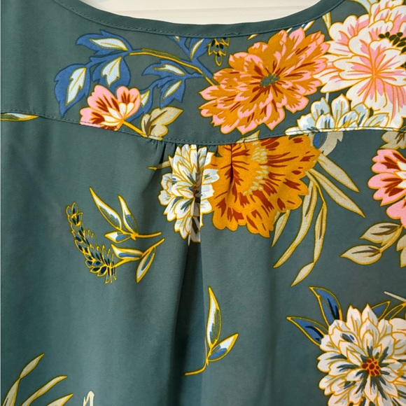 1x Monday Fun Kinney split neck smocked shoulder blouse - Picture 3 of 9